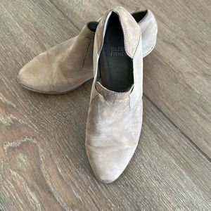 Eileen Fisher Vero Cuoio low boots. Light brown Swede. Size 7.
